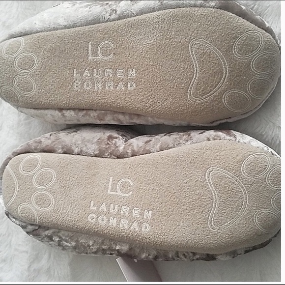 LC LAUREN CONRAD Slippers & Sleep Mask Set Taupe Faux Fur Plush Size Small 5-6 - Picture 2 of 3